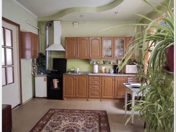 Дом возле метро . Центральные коммуникации 6 соток Гараж -20000 гривен Харьков