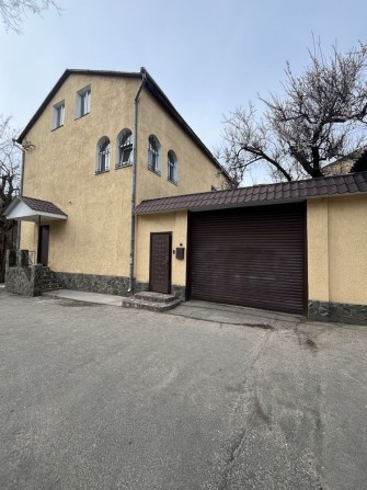 Сдаю 4 комнатный дом центр города - фото 1