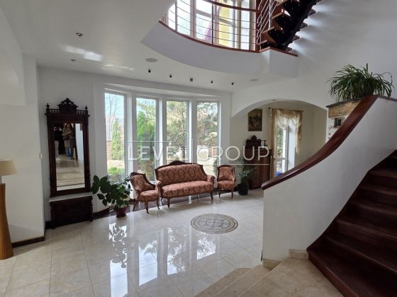 Оренда преміального будинку з панорамним видом – вул. Локомотивна Киев