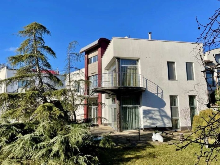 Будинок на фонтані оренда - фото 1