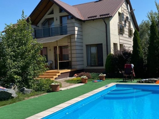 Аренда добротного дома с бассейном Обуховка Обухівка