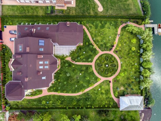 Автономний будинок. Козин. Річка. Козин