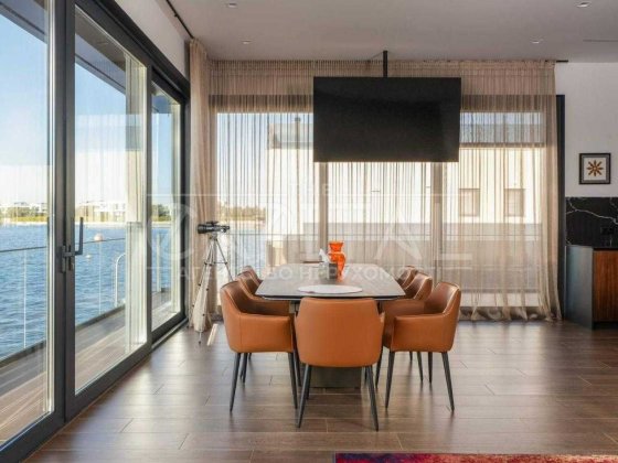 ПЕРША ЗДАЧА / Новий 4к будинок у Вишеньках на воді в оренду / Гардеробні Вишенки