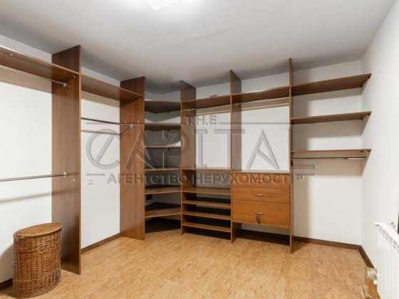 Здається в оренду просторий будинок в Козині 430м2 1 гектар землі Козин