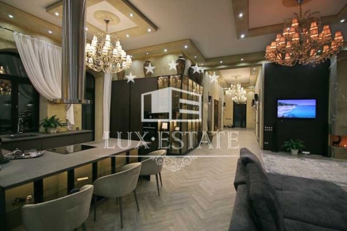 Аренда дома с авторским дизайном в окружении леса Вита-Почтовая - фото 1