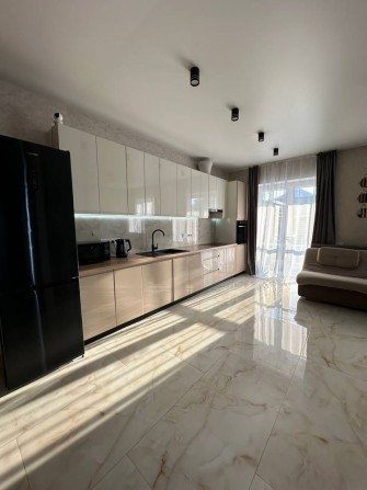 Оренда чудового 2 поверхового будинку, с. Білогородка - фото 1