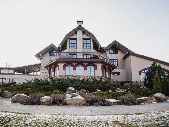 Аренда особняка Замок 1000м2 на берегу озера басейн Спортзал кінотеатр  місце для медитації  газ ген Горбовичи