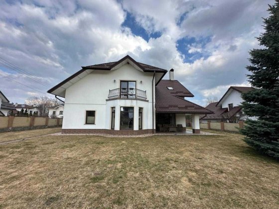 Здається в оренду розкішний та просторий будинок в Іванковичах Іванковичі