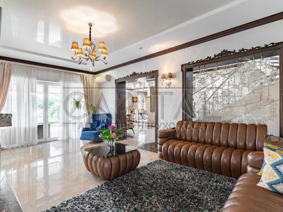 Здається в оренду автономний будинок в Іванковичах з басейном та гостьовим будинком і сауною Іванковичі