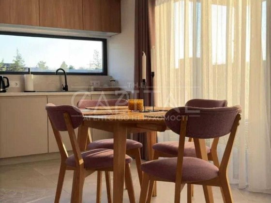 Сучасний будинок в КМ Sobi Village Вишгород поруч Осещина та ліс і річка Осещина