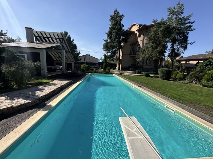 (295м2) Дом с бассейном  Хотяновка - фото 1