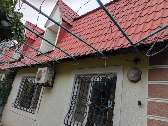 Сдам пол дома 4 комнаты.В Затоке,в центре,в очень безопасном месте Затока