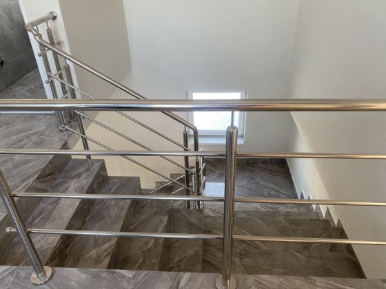 Здається в оренду нова квартира-студія. Виноградів