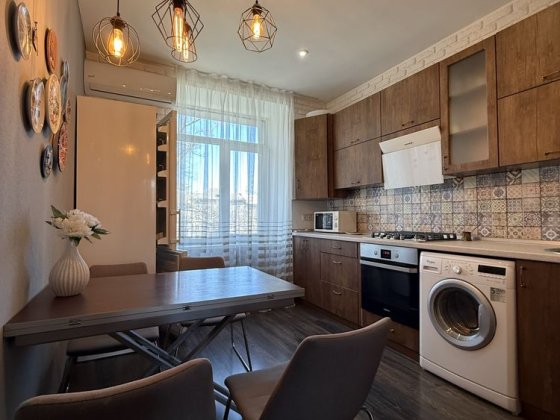 Оренда, 2-к квартира Свободи, ремонт, меблі, АО, центр Каменское