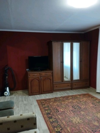 Сдам 1-2х к комн комнатную кв-ру 9000 Правый берег - фото 1