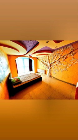 Аренда элитной квартиры с захватывающим видом с двумя балконными витражными окнами - фото 1