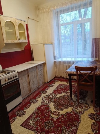 Сдам 2-х комн. кварт.на 1-ом этаже по ул.Марата 14,центр - фото 1