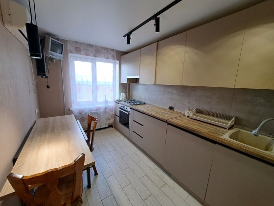 Аренда 3 ком.кв.ул.Дворцовая 38 в Центре Краматорськ