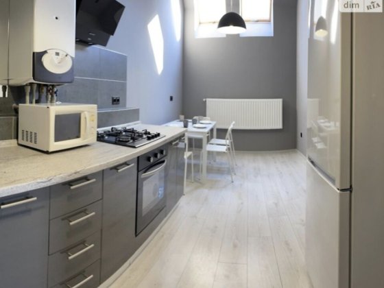 Здається двохкімнатна з паркомістом в тихому центрі. Мукачево