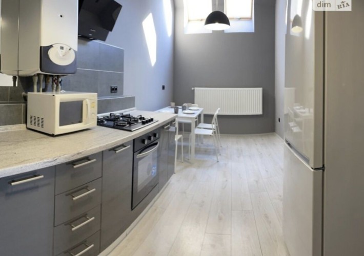 Здається двохкімнатна з паркомістом в тихому центрі. - фото 1