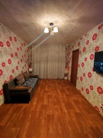 Сдам долгосрочно трёхкомнатную квартиру на первом этаже - фото 1