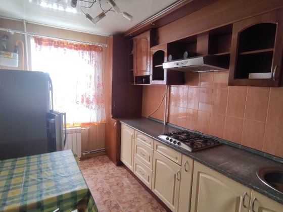 Здається трикімнатна квартира в центрі. Слов'янськ