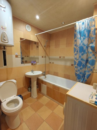 Помесячно 3х-комн на Лесном (Артёма) - фото 1