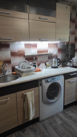 Сдается 2х ком кв. 2эт 5эт дома. Аккуратная. Раздельные комнаты. - фото 1