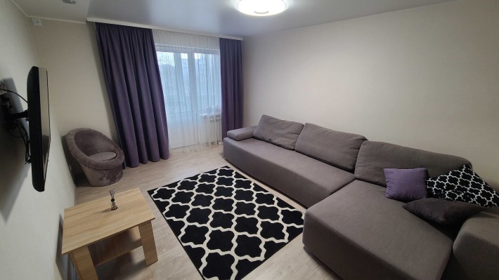 Оренда 2 кімнатної квартири з євроремонтом у центрі - фото 1