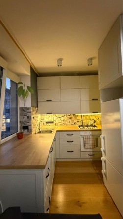 Оренда   просторої 1 но кімнатної квартири 52 кв.м  , є балкон - фото 1