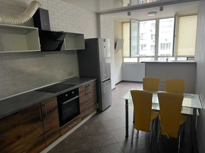 Сдам 1к.кв. // ЖМ "Радужный" - проспект Небесной сотни - фото 1