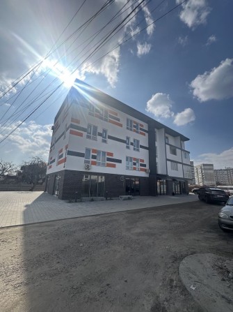 Для пари або одного.  Сучасна 1к квартира в центрі міста перша здача - фото 1