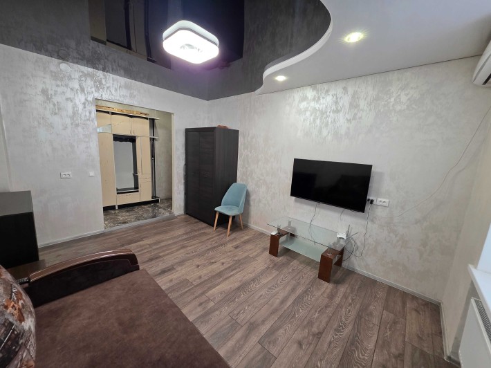 Сдаётся отличная однокомнатная квартира, 96 квартал. От хозяина, евроремонт, центр города, сталинка - фото 1