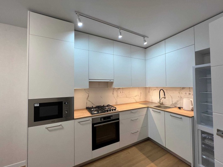 Оренда в Ірпені, ЖК Нові Метри, Газове Опалення, Вид з вікна на академію, Поруч магазини школи зупин - фото 1