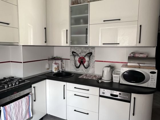 Сади 2 окремі кімнати гарний стан вільна