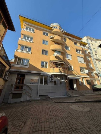 Здаю в оренду 3 кімнатну кватиру, центр міста! - фото 1