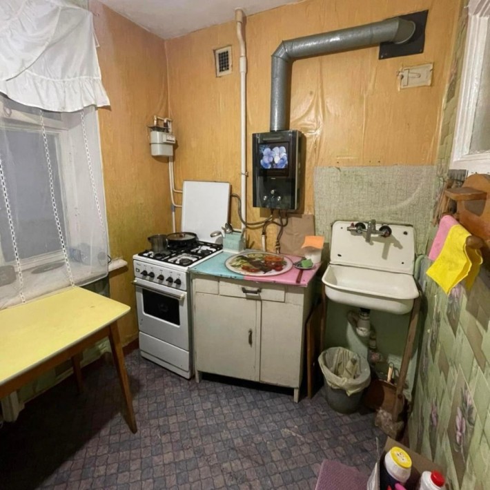 Зигіна Соборності 60 біля зупинки вільна - фото 1