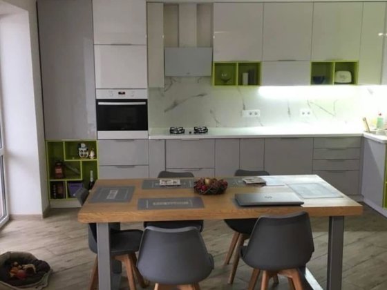 Ватутіна 36 центр пентхаус парковка у дворі Полтава