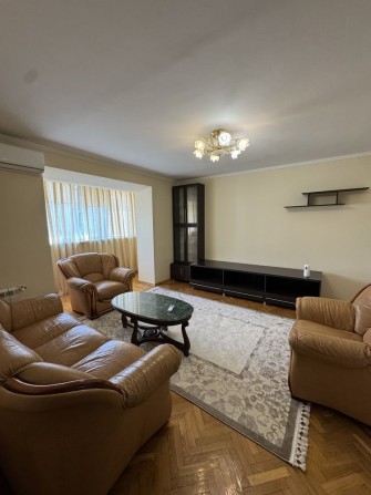 Оренда трикімнатна квартира вул. Новгородська. Центр - фото 1