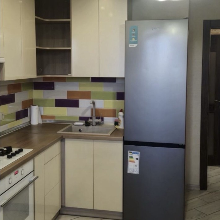 Панянка 65 Поділ гарний стан парковка у дворі - фото 1