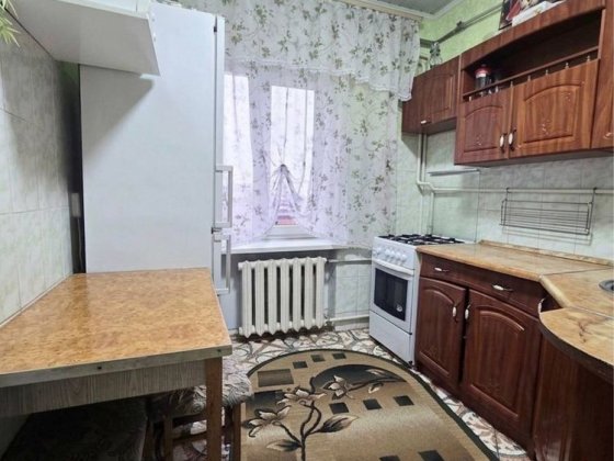 Оренда 2х кімнатної, КАРМЕЛЮКА-РУДАНСЬКОГО, МЕБЛІ та ТЕХНІКА, є балкон Чернівці