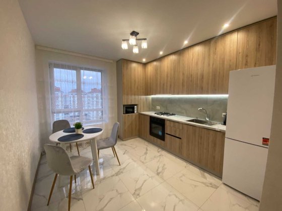 Оренда Великої 1 к кв біля міського озера. Перша здача. Івано-Франківськ