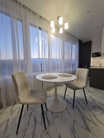 Оренда  великої 1 кімнатної квартири Митниця з видом на місто - фото 1