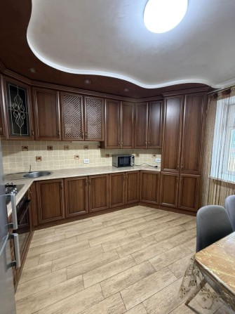 Оренда 2к квартири в новобудові Дружба Тролейбусна - фото 1