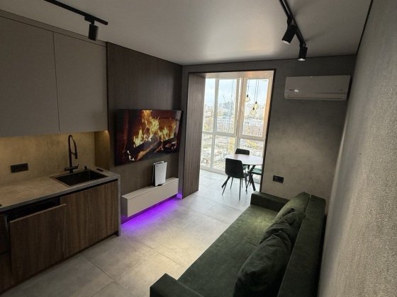 Двокімнатна квартира-студія, в центрі міста 50кв. БЕЗ РІЄЛТОРА Черкаси