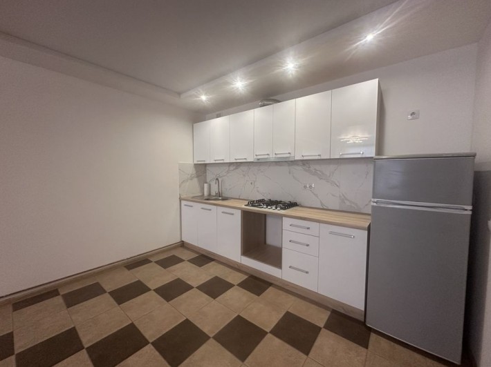 Оренда прострої квартири вул. Киівська кухня-студія +окрема спальня - фото 1