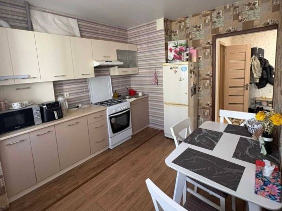 Садовий вільна 26 квітня гарний стан парковка