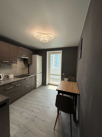 Оренда сучасної 1-кв. в новобудові, р-н Митниця-РічПорт - фото 1