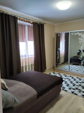 Здам трикімнатну квартиру в особняку. - фото 1