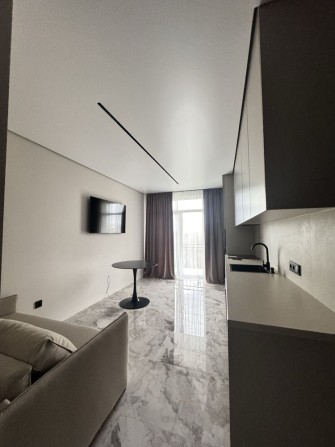 ТОП! 2-кімнатна квартира з гардеробною та паркінгом, перша здача - фото 1